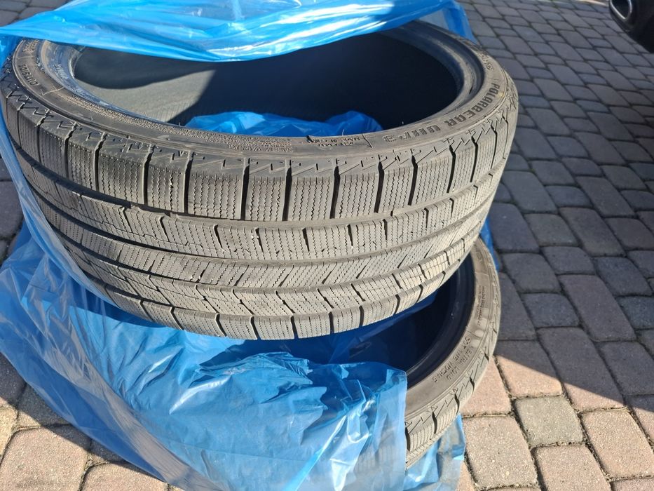 Opony 235/35/20 z 25 roku jak nowe .promocyjna cena!
