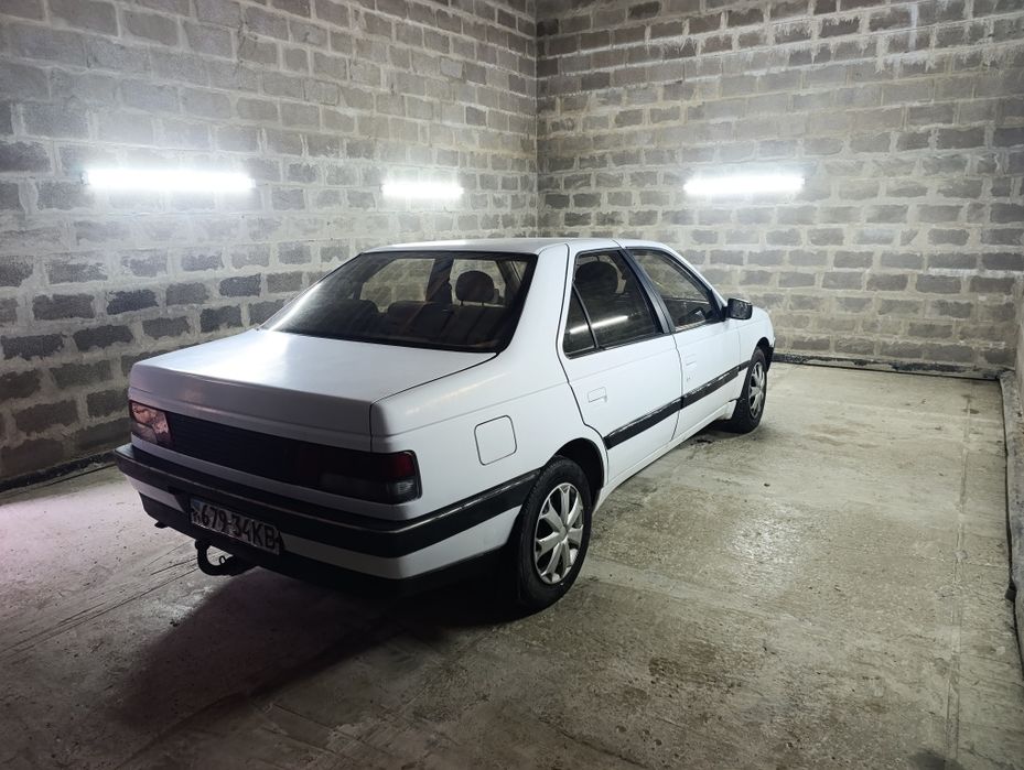 Peugeot  405.     .