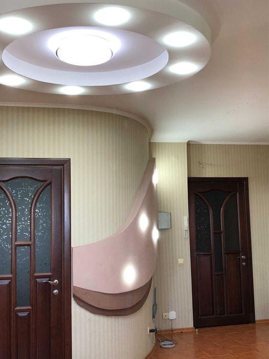 Продам:2-х к.кв.,общ.68м,с ремонтом,необычная планировка.