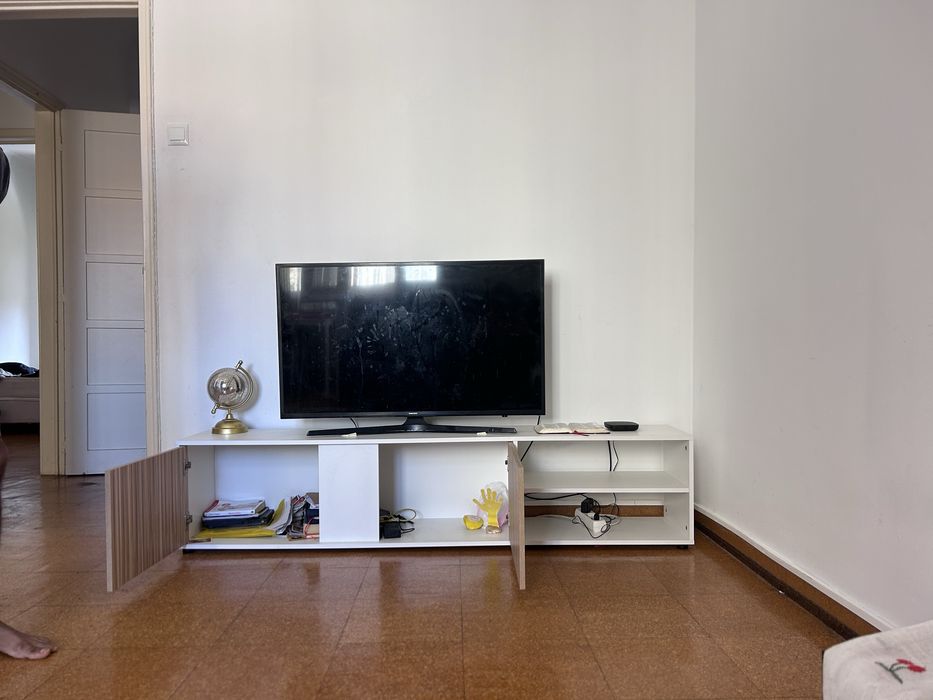 Móvel de TV moderno branco e madeira – Excelente estado