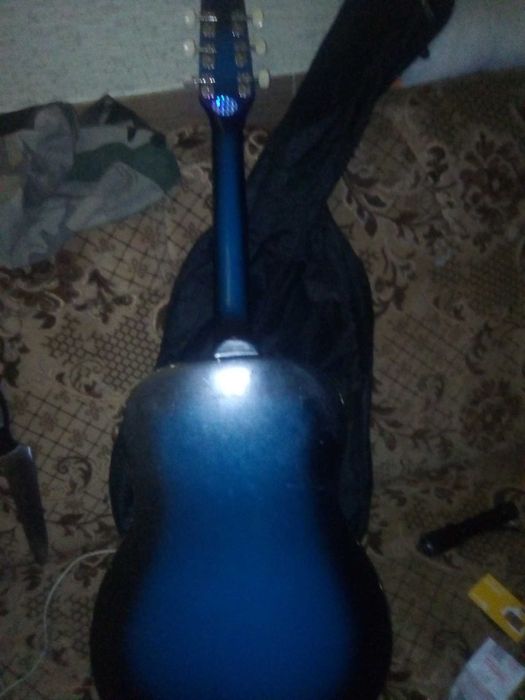 Крутая музыкальная гитра,скорей покупай,станешь крутым .. брынь