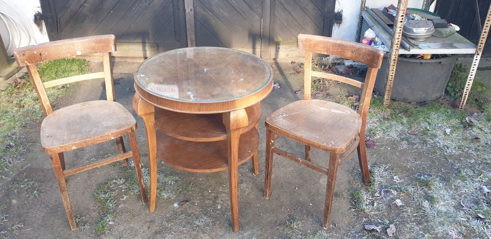 Starodawny stół  z krzesłami