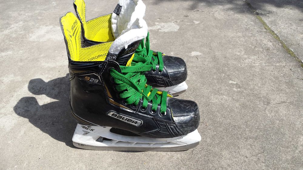 Łyźwy hokejowe bauer roz.3.0 junior supreme  S 29