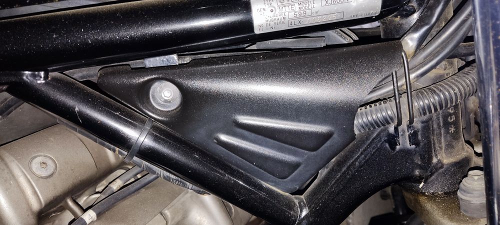 Yamaha xj 600 N wypełnienie trojkaty