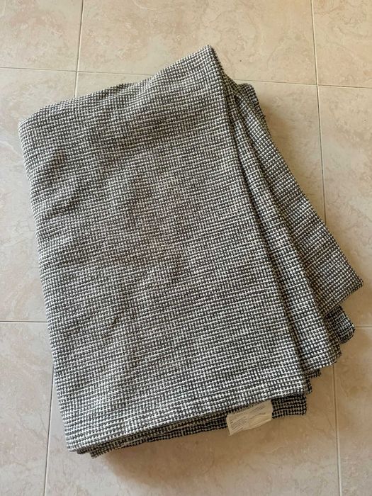 TIPHEDE Tapete, tecelagem plana, preto/cru, 155x220 cm