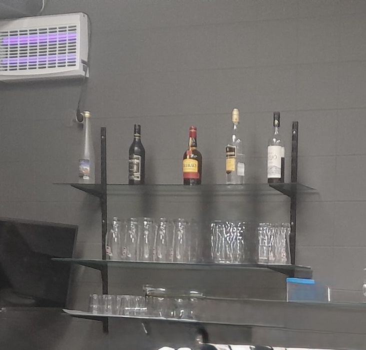 prateleiras de vidro para bar/restaurante