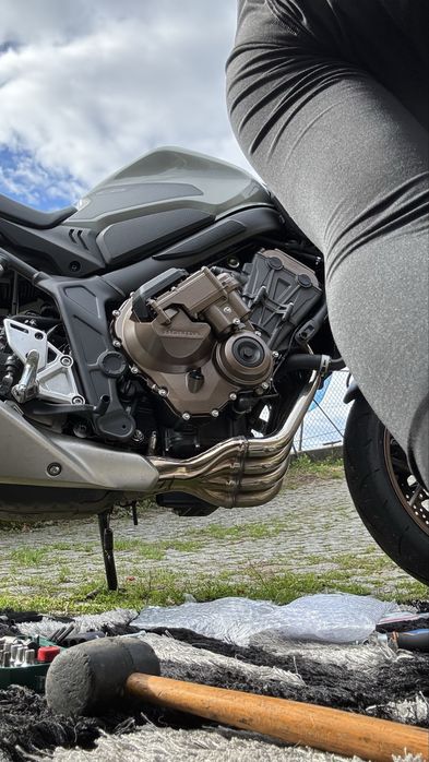 Honda CB650R E-Clutch 2025 35kw
