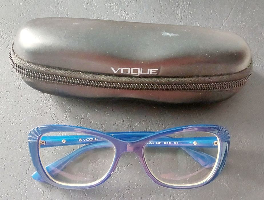 Óculos Vogue de massa modelo feminino