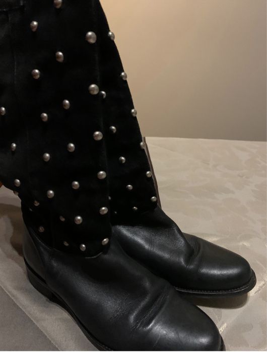 Botas pele PROF c/ tachas prateadas