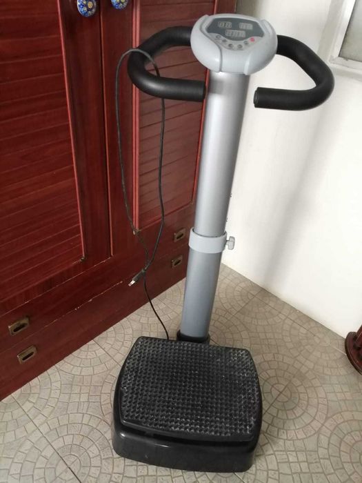 Plataforma Vibratória JRD Z-008 – Ideal para Treino e Reabilitação