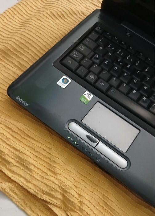 Portatil Toshiba  Satellite A300D 18A só Acende a Bord Bateria