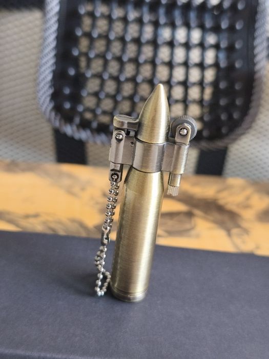 Isqueiro a Gasolina Novo Bullet em aço.