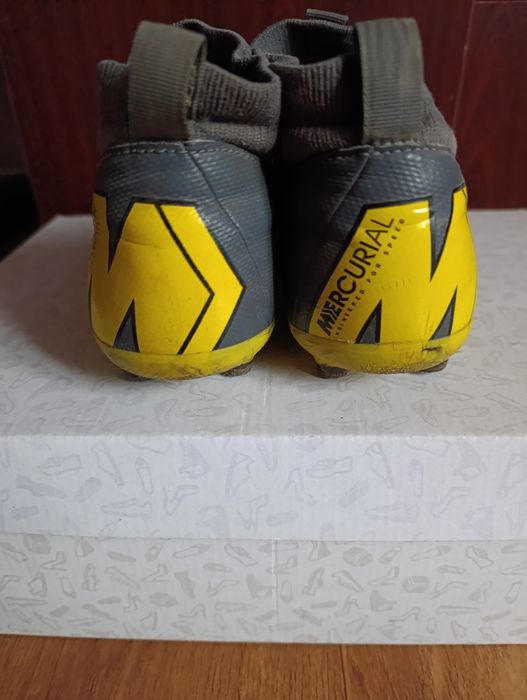 Футбольні бутси Nike