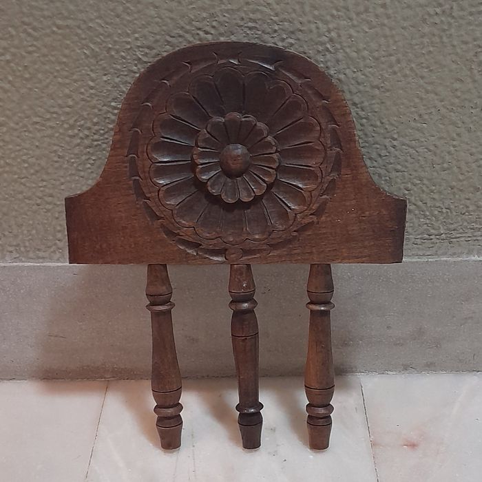 Madeira com figura decoração