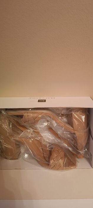 Sandały skórzane nowe