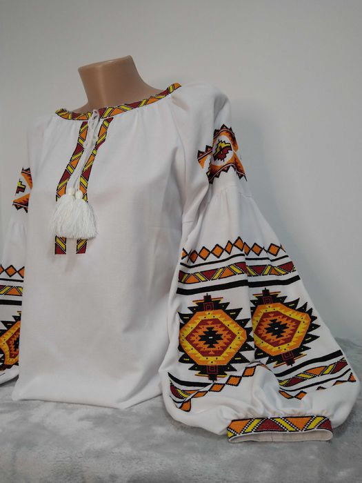 Bluzka damska haftowana