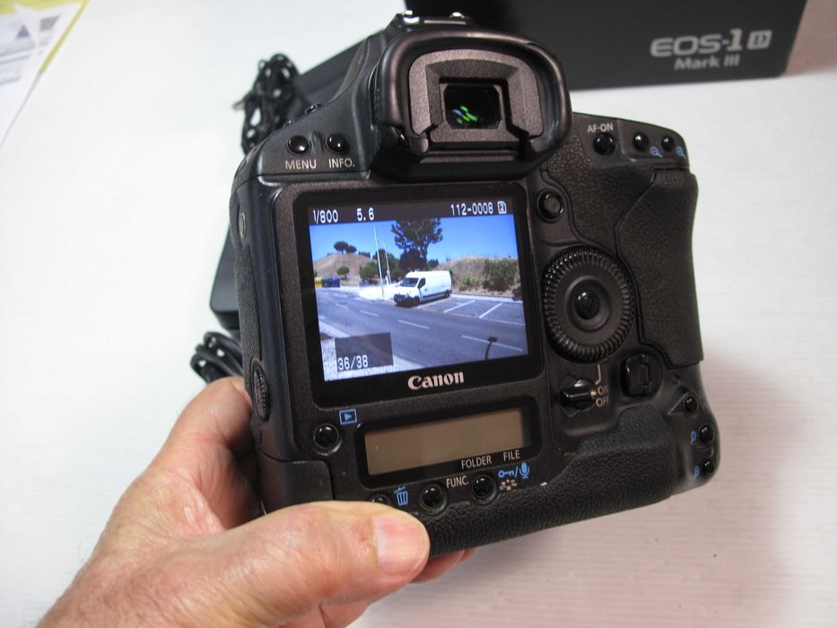 Canon 1D Mark III na caixa com ou sem lente - Ver descrição
