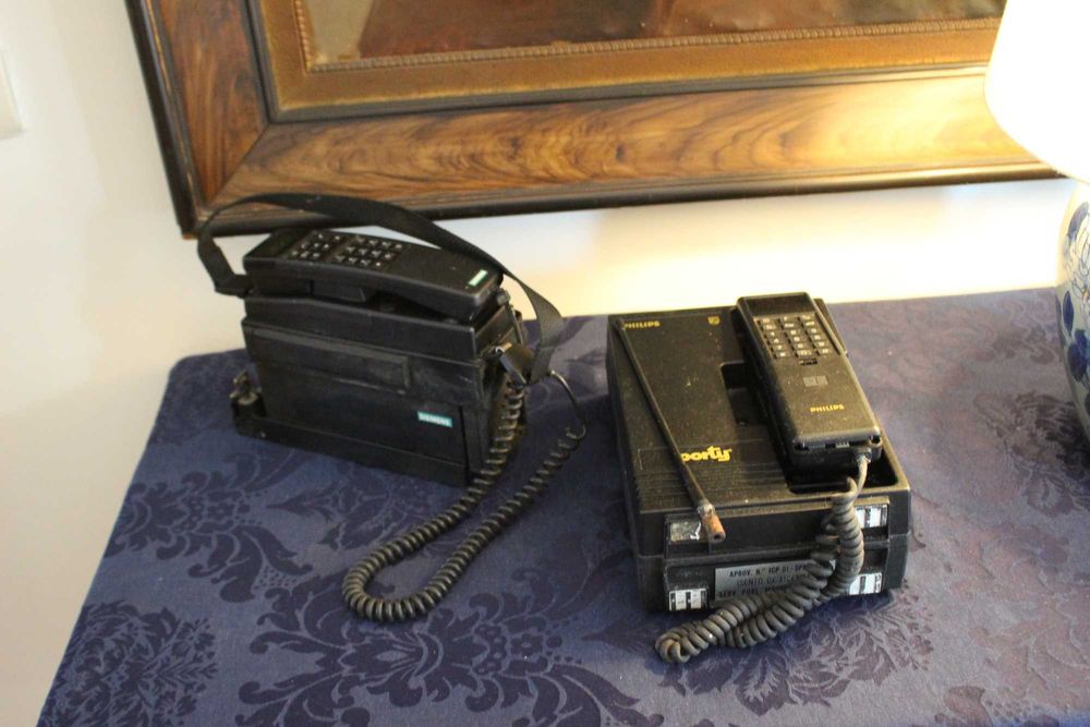 Telefones antigos portáteis , Cada70€. Peça de coleccionador