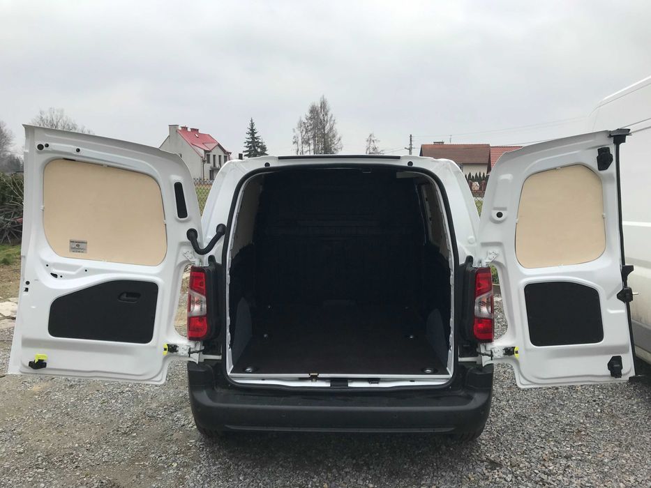 Zabudowa busa Fiat Doblo L1