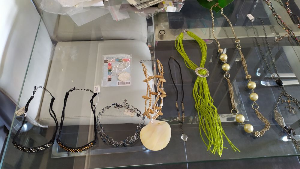 16 colares novos 5€ cada