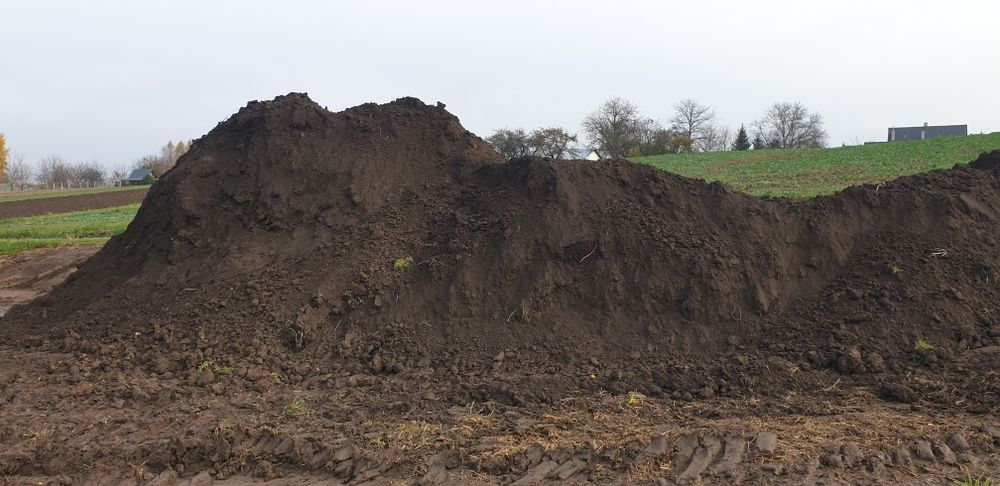 Czarna ziemia pod trawnik i do ogrodu