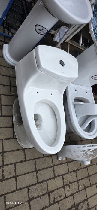 Унітаз компакт зі сколом