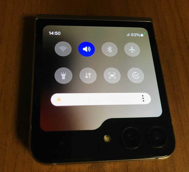 Samsung Galaxy Flip 5 SM-F731B Разбит дисплей.