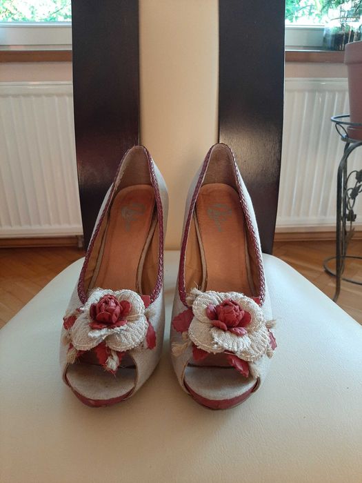 Piękne buty na obcasie