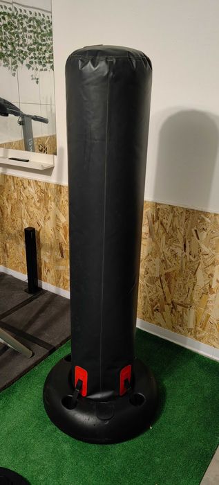 Saco de boxe + luvas