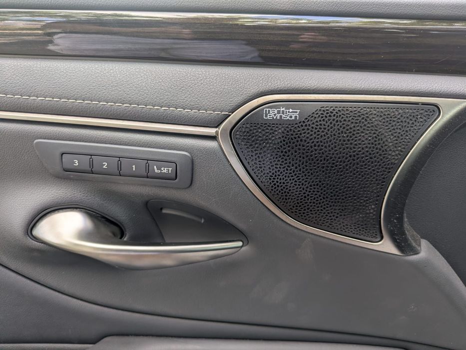 Lexus ES 300h Executive+529847252661063686