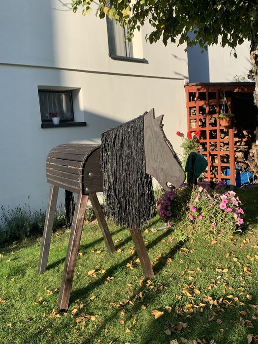 Drewniany koń ogrodowy Dein Holzpferd Mona