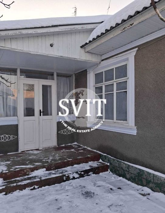 Продам будинок  в центрі села Нігин