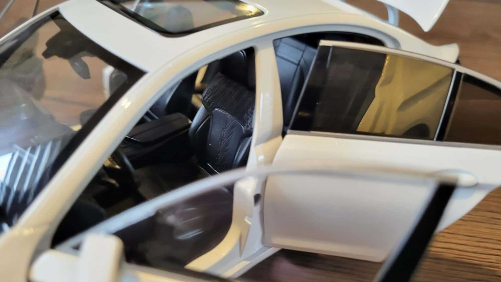 samochód Bmw G30 Lift 1:18 NOWY wszystkie elementy otwierane