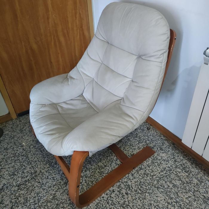 Cadeirão em pele camurça