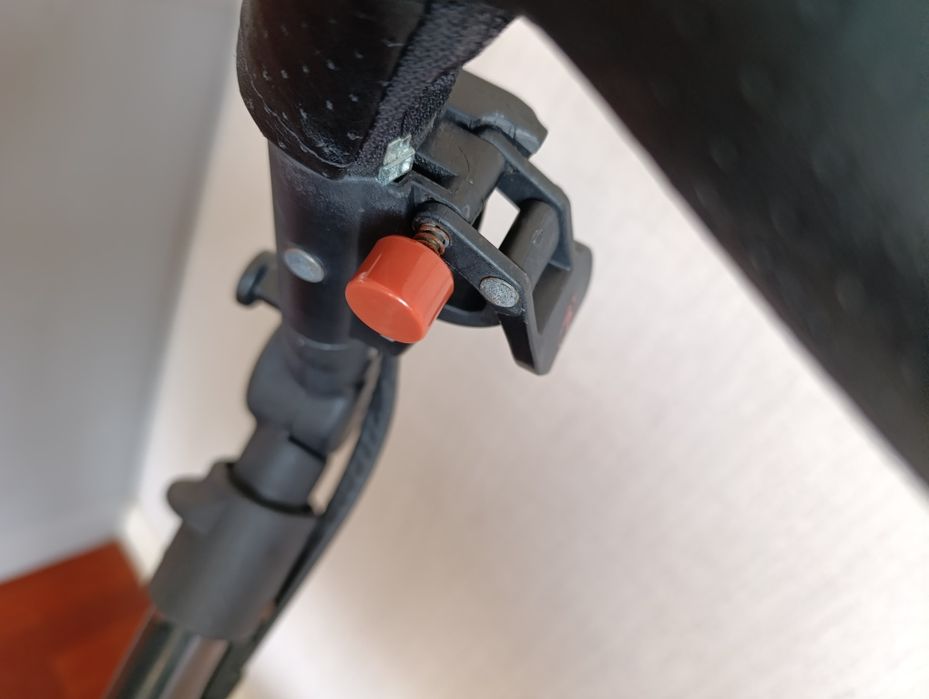 Carrinho de criança cinza