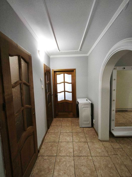 Продається 3-кімнатна квартира по вул. Сікорського Код: 52908