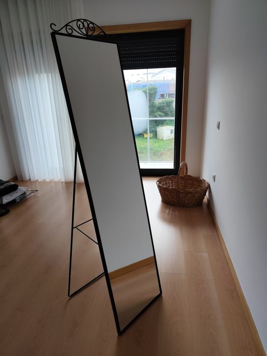 Espelho de pé, IKEA