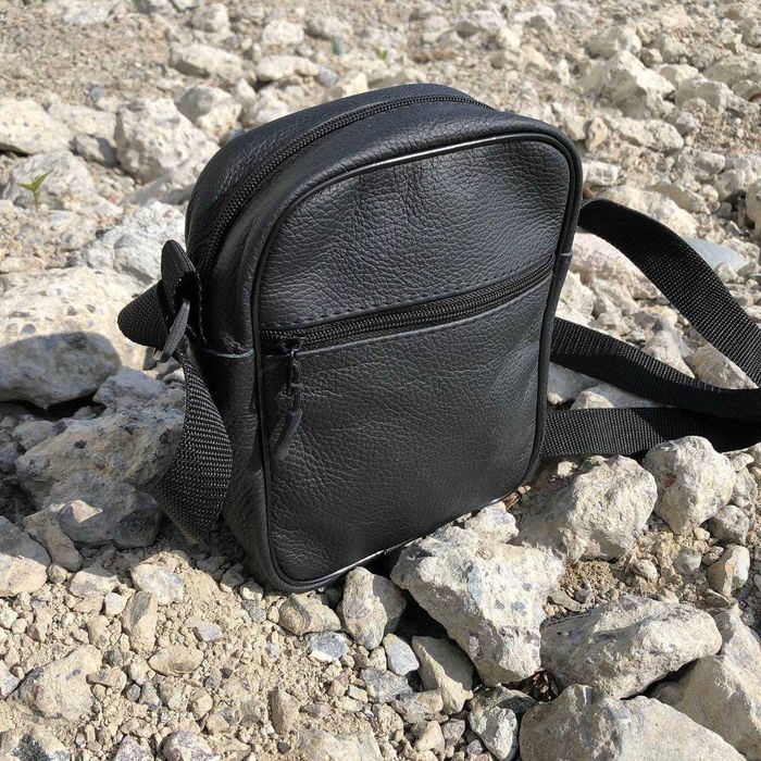 Качественная мужская сумка из натуральной кожи. Цвет: чёрный.
