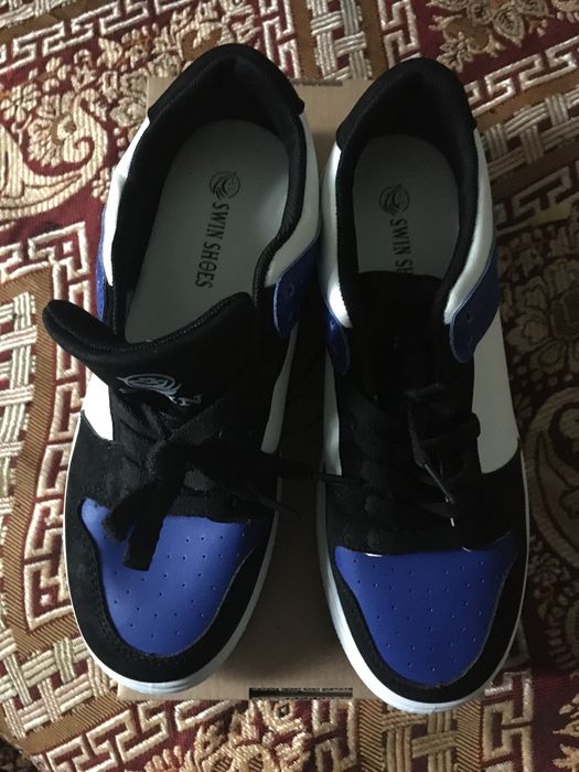 Кросівки нові підліткові SWIN