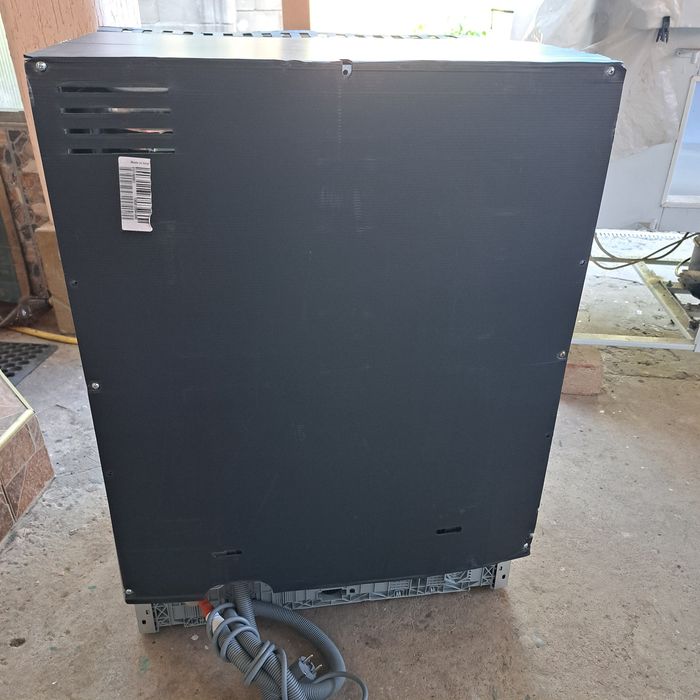 Продам посудомоечную машину Smeg