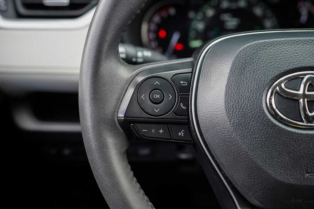 Toyota RAV4 XLE Premium      2023