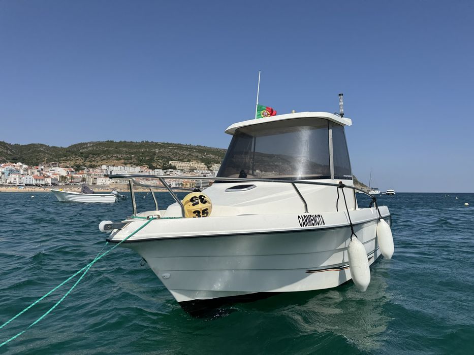Barco motorizado semi novo
