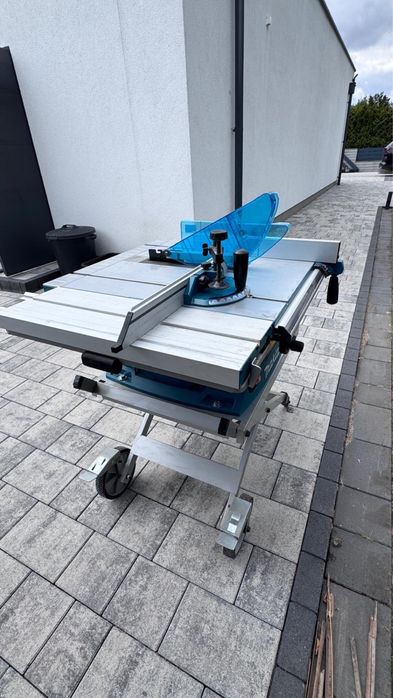 Piła stołowa Makita MLT100N  ze stołem