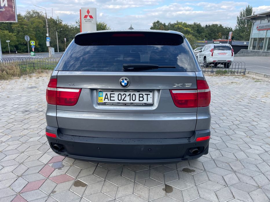 Продам BMW X5 2007 года.