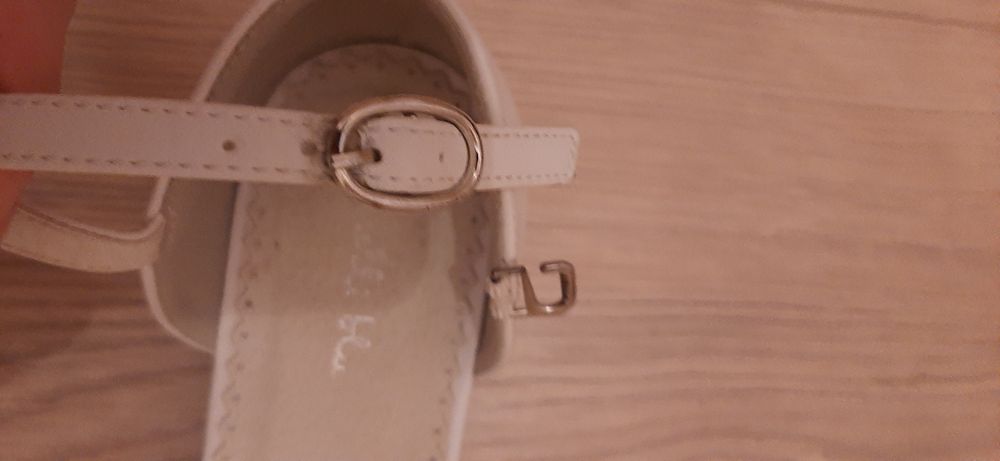 Eleganckie buty na małym obcasie