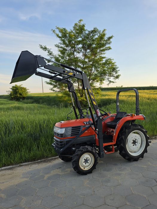 Mini traktorek KUBOTA T22 KM / ladowacz/ ladny stan (iseki yanmar)