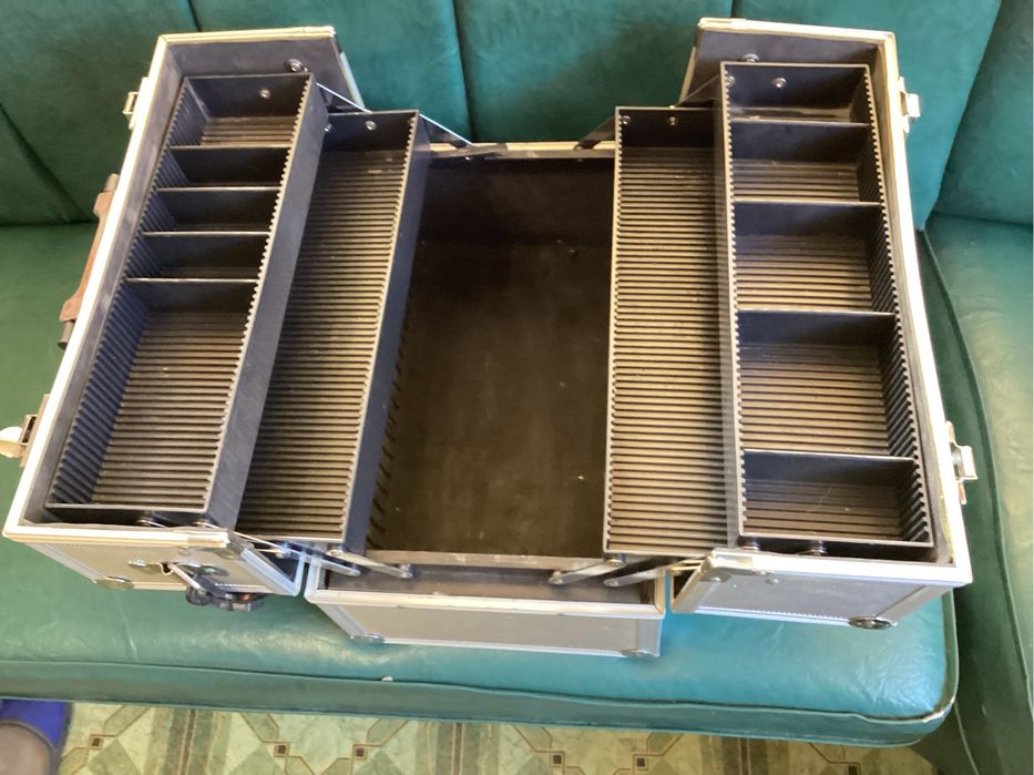 Бьюті-кейс,чемодан майстра,органайзер,алюміній,36х22хвис.25.