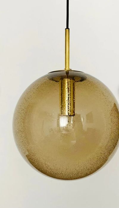 lampa wisząca ze szklanym kloszem