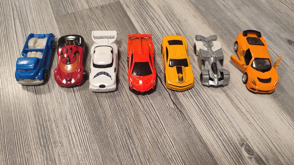 Машинки HotWheels
