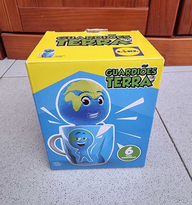 Caneca e boneco Guardiões da Terra - novos